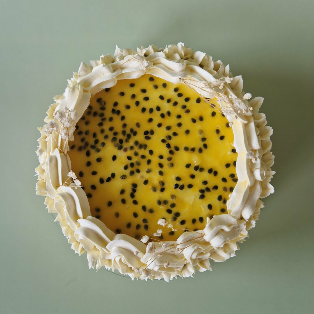 Passievrucht witte chocolade taart (8 pers)